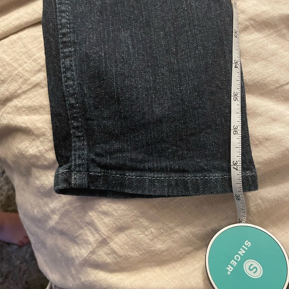 NWOT   Guess Dark Blue Los Angeles FOxY Skinny Jeans.    size 28 - Picture 7 of 8